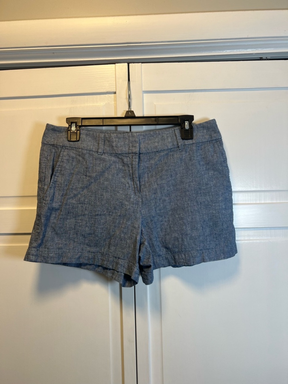 LOFT Outlet Women’s 4” Blue Chambray Linen-Blend Shorts Size 6